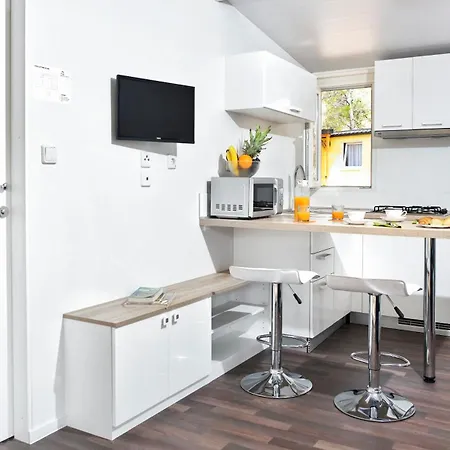 منتزه العطل Mobile Homes Camp Pineta - Adriatic Kampovi 3*
