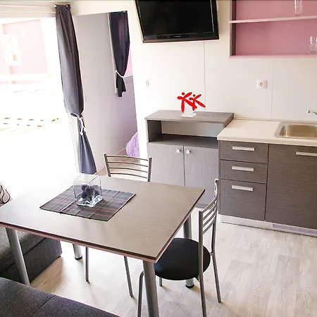 Prázdninový areál Mobile Homes Camp Pineta - Adriatic Kampovi 3*